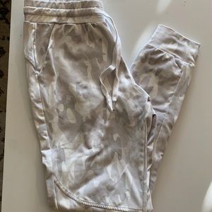 Buffbunny medium joggers